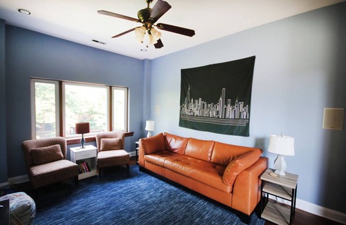 Lakeview Apartment | If you build it, they will come! Spacious Apartment Next to Wrigley Field.