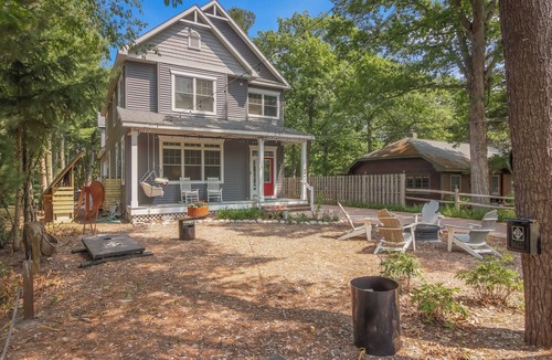 Glen Arbor House | Immaculate Home Steps to Lake MI and Glen Arbor