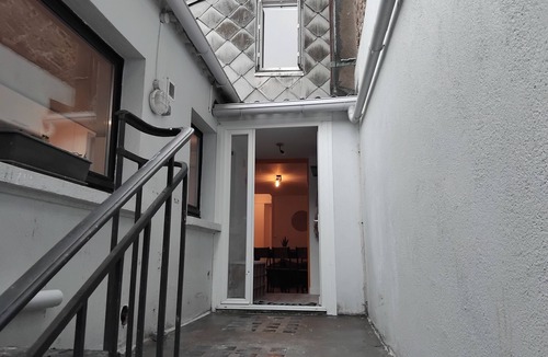 Cholet Apartment | In the Beautiful Garden: Spacious accommodations right in the heart of Cholet.