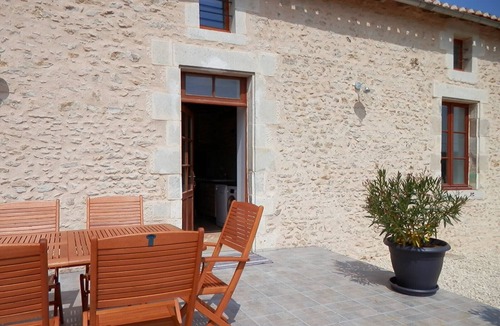 Persac Cottage | Independent, spacious cottage for a peaceful stay-Montmorillon-Futuroscope-Swimming pool