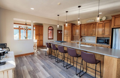 Linn Grove House | Indoor Gymnasium, Seasonal Pool, 7 Bedroom, Sleeps 28