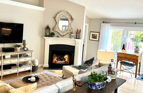 Mishawaka House | Irish Cottage- minutes from ND!nCozy quiet neighborhood w/private backyard.