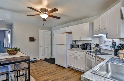 Weston Apartment | Jelinek Hideaway Unit 8 - Modern 2BR Apartment