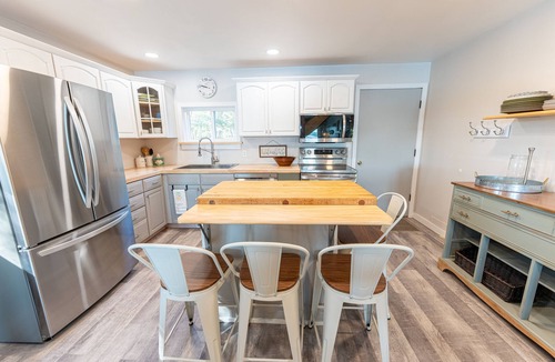 Crystal Falls House | JJ's Lakeside Hideaway: A Winter Retreat for Snowmobile Adventures