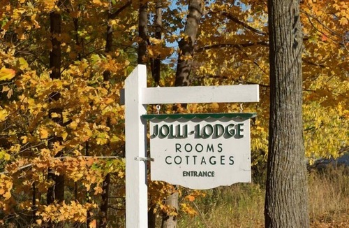 Lake Leelanau Cottage | JOLLI-LODGE~Beach Resort in Leland