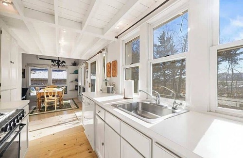 Three Oaks House | Juniper Presents: The Cottage at Historic 33 Acre Berrywood Farm