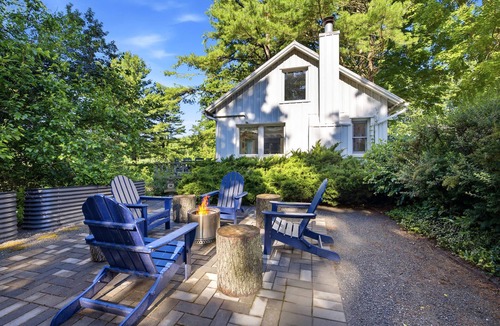 Three Oaks House | Juniper Presents: The Cottage at Historic 33 Acre Berrywood Farm
