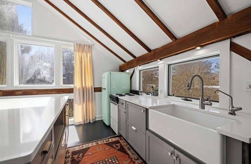 Three Oaks Apartment | Juniper Presents: The Loft at Historic 33 Acre Berrywood Farm