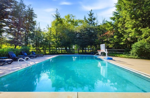 Three Oaks Apartment | Juniper Presents: The Loft at Historic 33 Acre Berrywood Farm