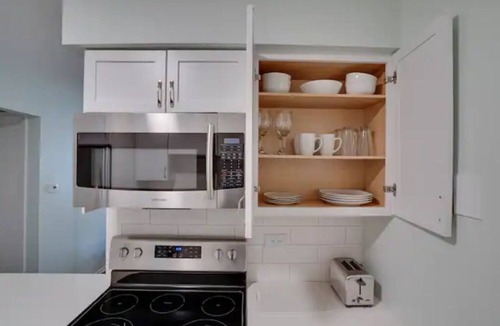 Elk Grove Village Condo | Just remodeled apartment close to airport and mall