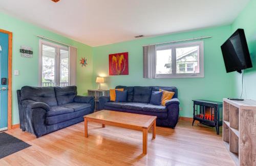 Sister Lakes House | Kayak, Fish, Boat & Swim: Home Near Lakeside Park!