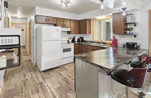 Phillips Cabin | Kick Back Kabin, Phillips Cozy Four-Season Cabin