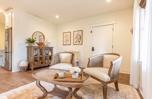 West Dundee Apartment | Kildahl House - Boutique Farmhouse Suite #1