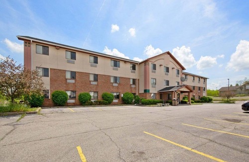 Portage Apartment | King Bed | Non-Smoking