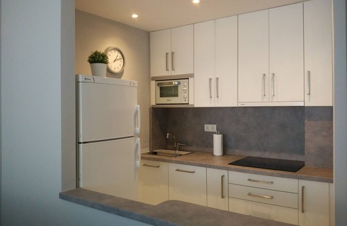 Carihuela Apartment | La Carihuela, 3 bedrooms, 50 m from the beach, bright, large swimming pool, Netflix