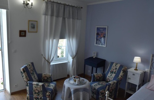 Arcay Bed & Breakfast | La Little School Chambres d'Hôtes à Arçay