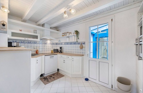 La Tranche-sur-Mer House | La Maison des Bouchots – the sea at the end of the street!