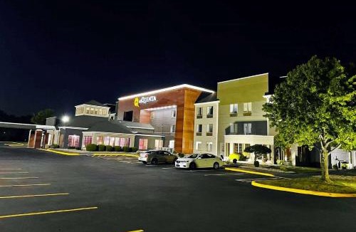 South Holland Hotel | La Quinta Inn & Suites by Wyndham South Holland