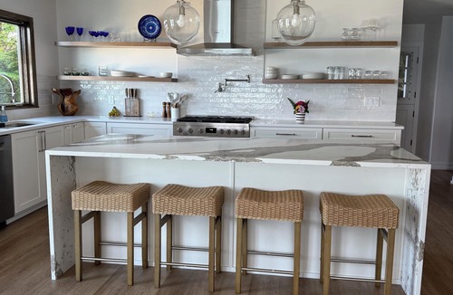 North Bay House | "Lady Blue" -Beach Home with Private Beach on Lake Michigan - HOT TUB AND SAUNA