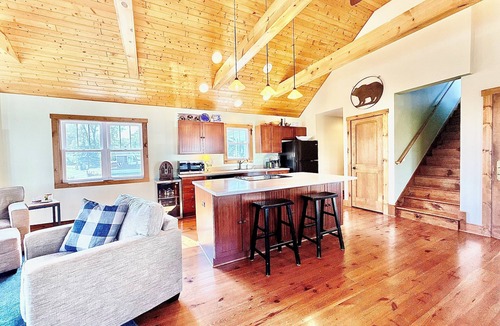 Delavan Lake Cottage | Lake Delavan Hideaway - Carl’s Cottage - Water View Bliss, Dock & Cozy Fireplace