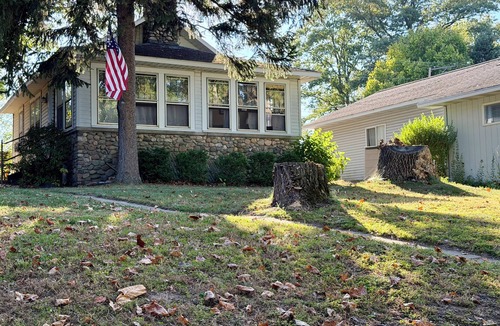 Leesburg Cottage | Lake Front 2-bedroom cottage with AC on Beautiful Tippecanoe Lake