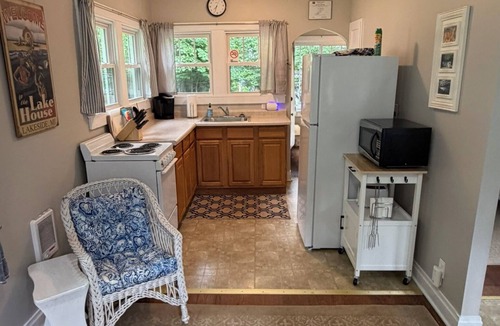 Lakeside Cottage | Lake Front Cottage in Michigan's Harbor Country "Sandy Shores 2"