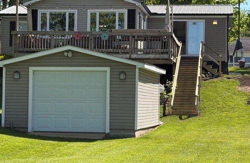 Coldwater House | Lake front home in Coldwater MI!