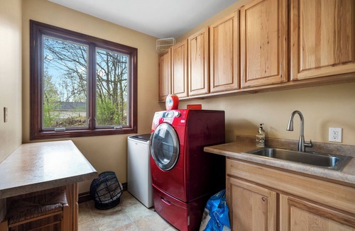 Drayton Plains House | Lake front home, spacious and beautiful with amazing views and comfy King Beds.