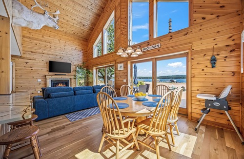 Mears House | Lake frontage, Dune beach sand from deck to water! One of a kind.
