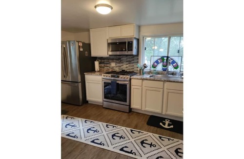 Twin Lakes House | Lake Geneva Area Cottage -walk to Lake Mary WIFI, Gas grill, golf, FENCED yard