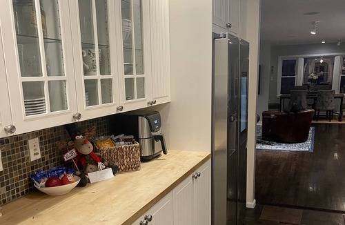 Round Lake House | Lake House Retreat with Hot Tub,Kyak,SUP near Great Lakes Naval & Wilmot Ski Mnt
