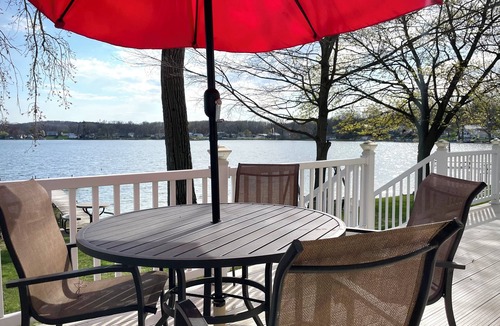 Shipshewana House | Lake House | Shallow Sandy | Kayaks | Family Fun