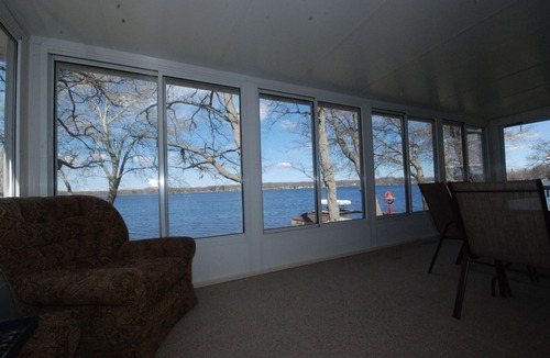 Delton House | Lake House with Sandy Beach and Amazing Sunsets