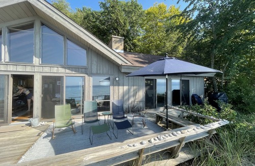 Lake Leelanau House | Lake MI Private Beach; fireplace, Sunsets. Close to Fishtown & Sleeping Bear