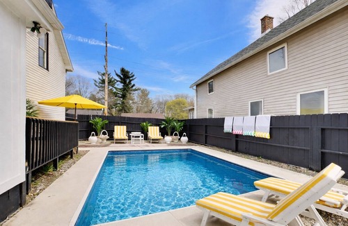 La Porte Villa | Lake Michigan Cozy House 5 Stars With Bog Pool, All You Need!