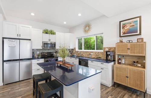 Pleasant Prairie House | Lake Michigan Spa Escape-Hot Tub-Sauna-Massage Chairs-Gym-Indoor Swim Spa-Relax