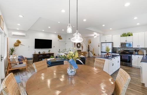Pleasant Prairie House | Lake Michigan Spa Escape-Hot Tub-Sauna-Massage Chairs-Gym-Indoor Swim Spa-Relax