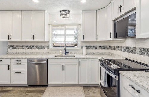 Escanaba House | Lake Shore Luxury- 4-bedroom house in charming Escanaba with AC, WiFi. Book now
