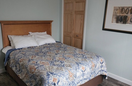Upper Peninsula Michigan Hotel | Lake Superior View- 3 Bedroom Suite at Econo Lodge Lakeside