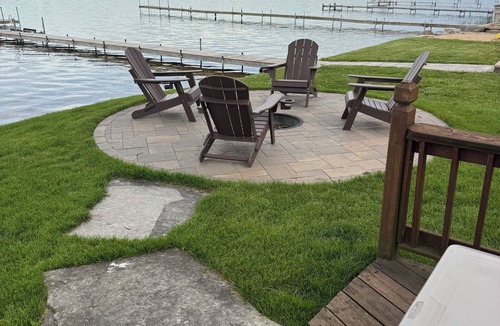 Paris Cottage | Lakefront 2 Bedroom Cottage Getaway on Chippewa Lake, Michigan