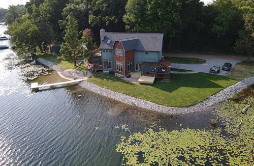 Brooklyn House | Lakefront 270 view, beach, hot tub, wineries! Last call of summer, Aug. 17-20