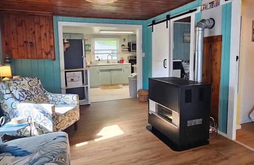 Lupton House | Lakefront 3BR Fishing, Bonfires and Sunsets - Kayaks Included