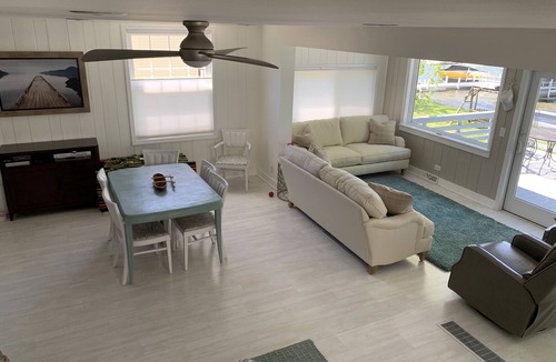Delavan Lake House | Lakefront! Beautiful views in this cozy cottage on Delavan Lake’s south shore.