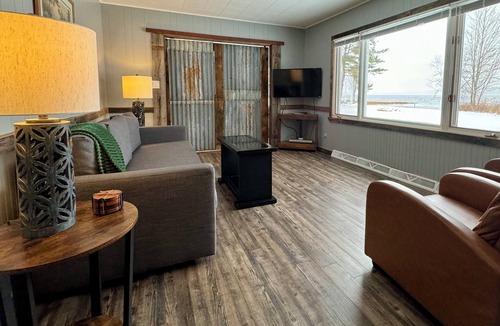 Crandon Cabin | Lakefront Cabin on Metonga — Private Dock & Kayaks, Sleeps 10