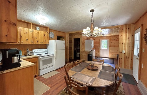 St Ignace House | Lakefront Cabin on the trails in St.Ignace (Chain Lake Hideaway)