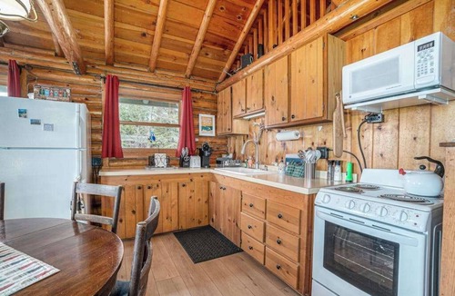 Empire House | Lakefront cabin with 100 ft of Lake Michigan beach, full kitchen, loft, & deck