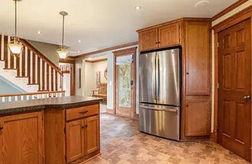 Six Lakes House | Lakefront Charming House at Six Lakes with AC and Heat/4 Guest