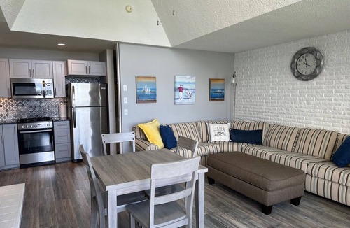 Conway Condo | Lakefront Condo on Crooked Lake, Family-Friendly, Boat Slip Available
