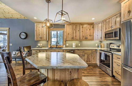 Iron River House | Lakefront Cottage in Iron River: 3 Mi to Skiing!