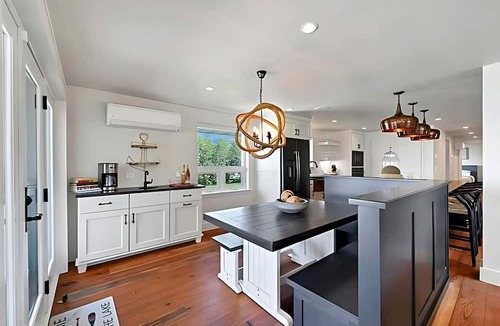 Green Bay Cottage | Lakefront Cottage with Nice Sights in Green Bay, Wisconsin